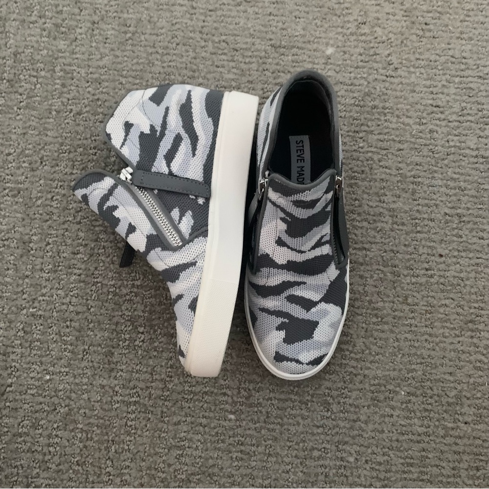 NWOT STEVE MADDEN WEDGE SNEAKER